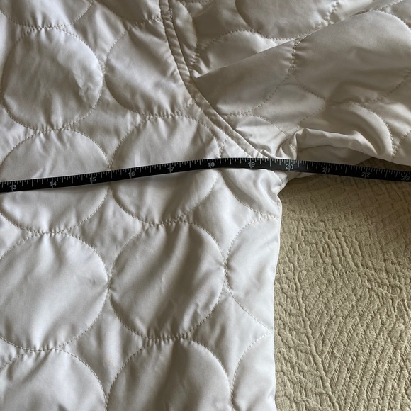 GAP White Quilted Jacket with Navy Logo Tag - Picture 7 of 9